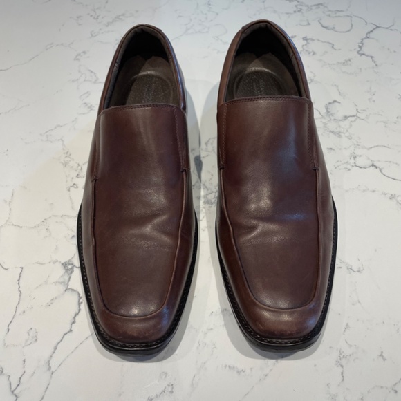 Banana Republic Slip On Dress Shoe/Loafer in Brown Leather, Size 8M - Picture 3 of 11